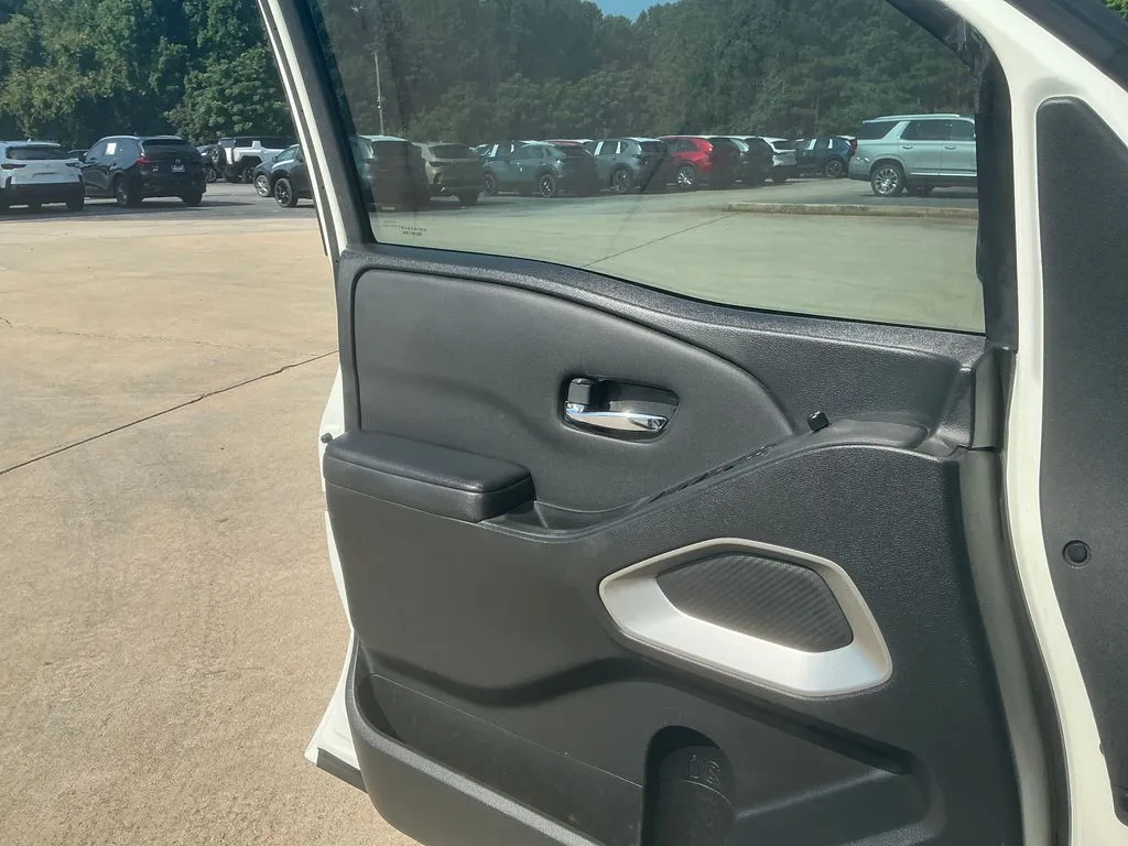 2023 Nissan Frontier SV - Photo 6