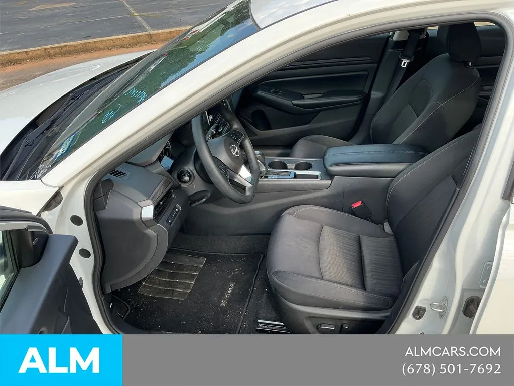 2025 Nissan Altima SV - Photo 13