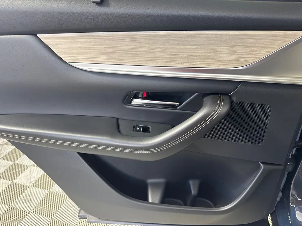 2025 Mazda CX-70 Premium Package - Photo 22