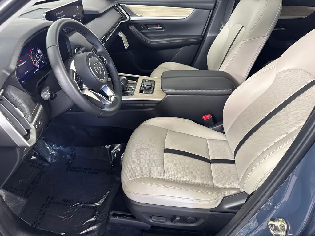 2025 Mazda CX-70 Premium Package - Photo 10