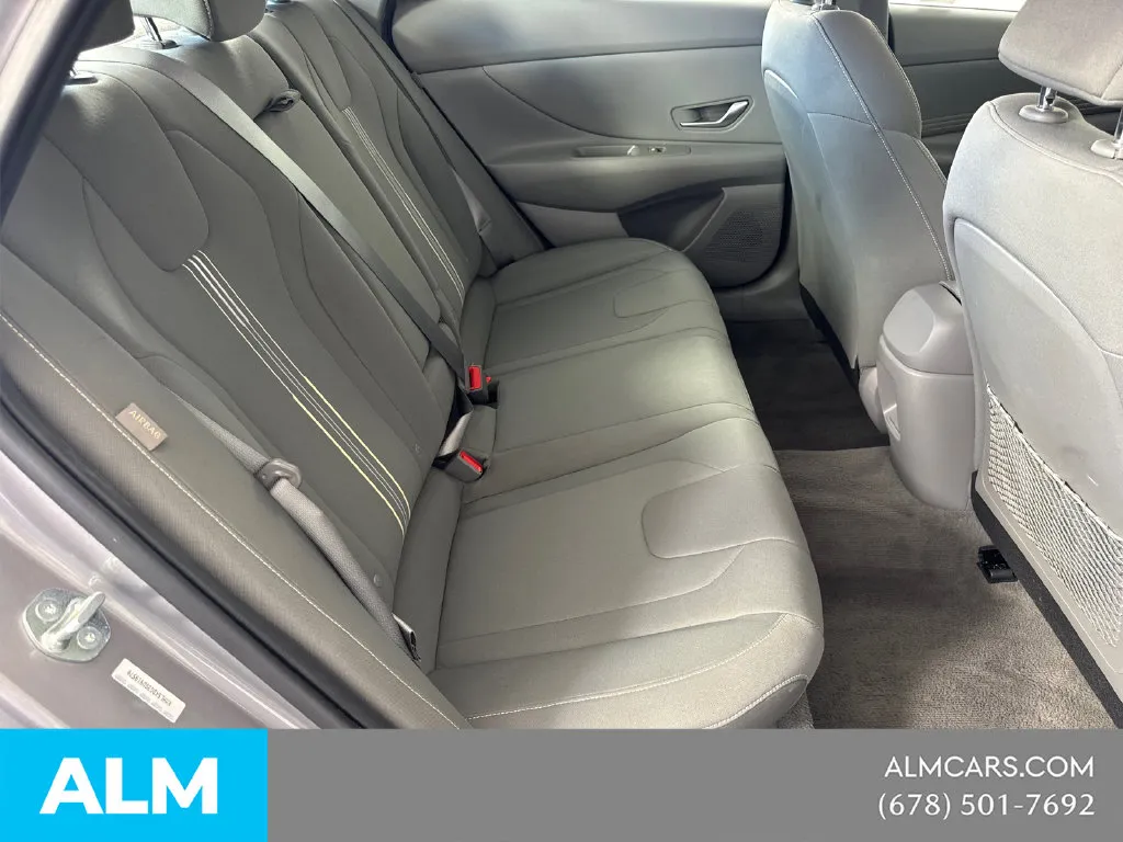 2025 Hyundai Elantra SEL - Photo 18