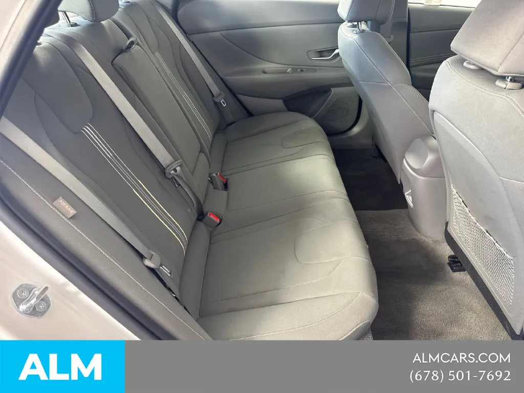 2025 Hyundai Elantra SEL - Photo 18