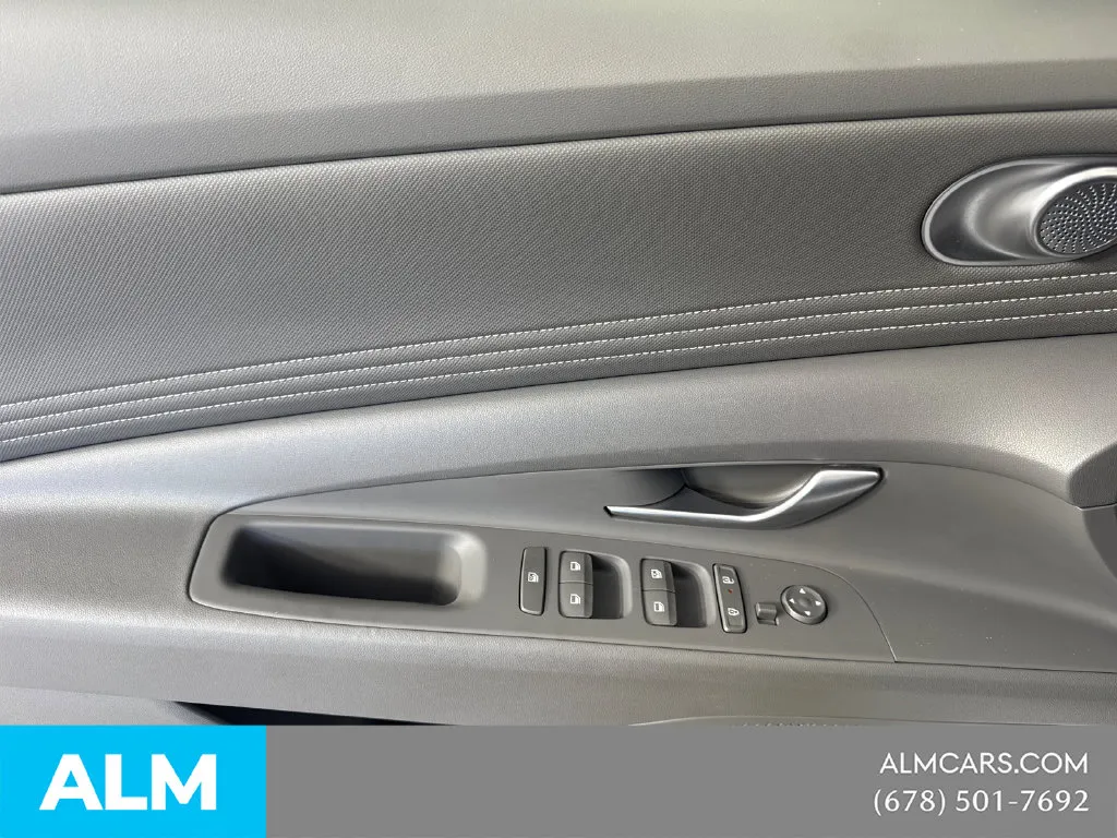 2025 Hyundai Elantra SEL - Photo 13