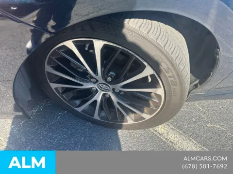 More photos of 2018 Toyota Camry SE at ALM Mazda South, GA