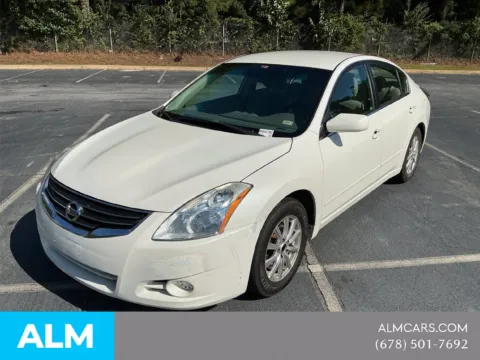 White 2010 Nissan Altima 2.5 for sale in Morrow, GA