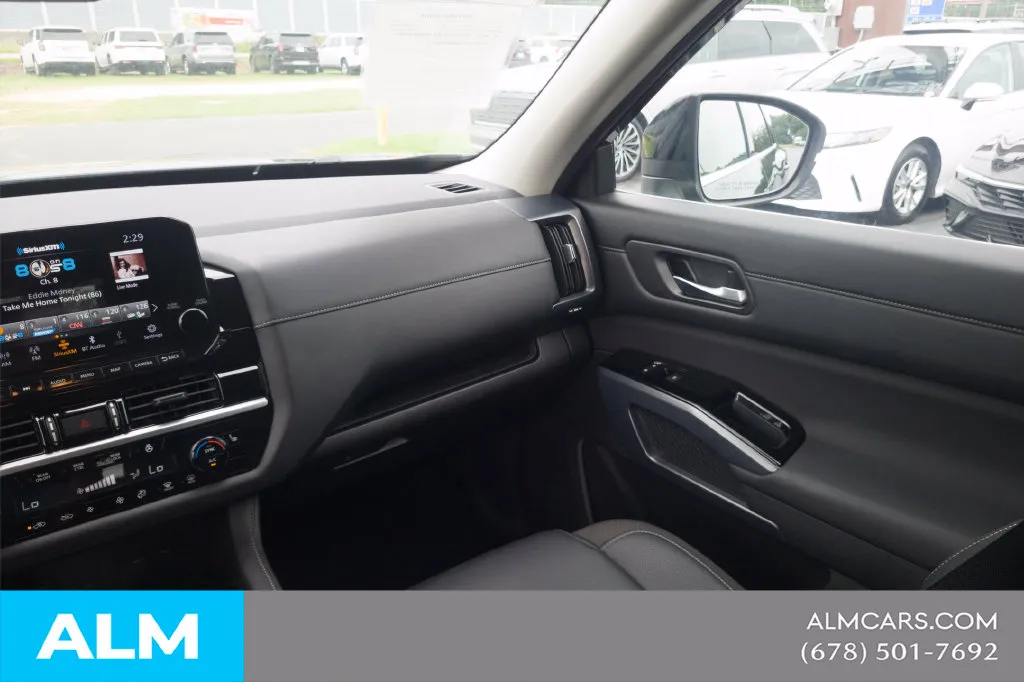 2025 Nissan Pathfinder SL - Photo 20