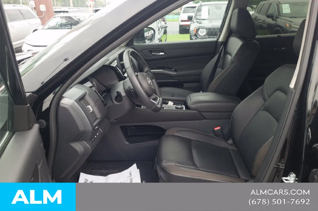 2025 Nissan Pathfinder SL - Photo 17