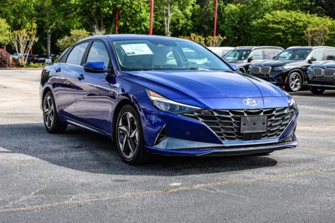 More photos of 2023 Hyundai Elantra Limited at ALM Mazda South, GA