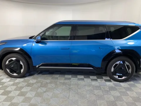 More photos of 2024 Kia EV9 Land at ALM Mazda South, GA