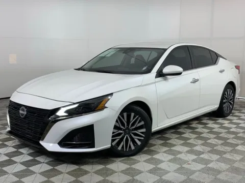 White 2023 Nissan Altima 2.5 SV for sale in Morrow, GA