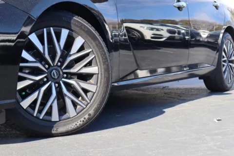 Photos of 2023 Nissan Altima 2.5 SV for sale in Morrow, GA at ALM Mazda South