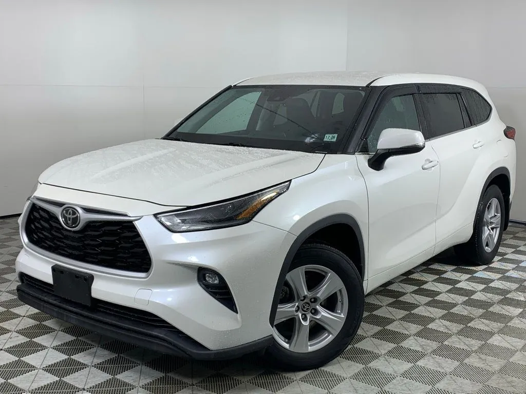 White 2021 Toyota Highlander LE for sale in Morrow, GA