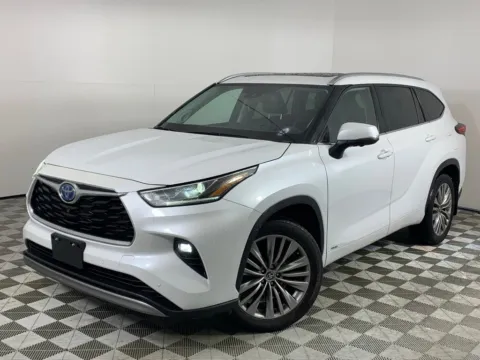 White 2023 Toyota Highlander Hybrid Platinum for sale in Morrow, GA
