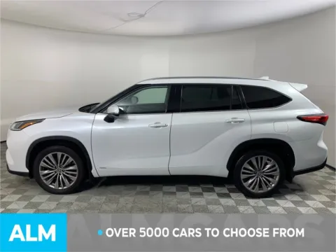 More photos of 2023 Toyota Highlander Hybrid Platinum at ALM Mazda South, GA