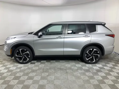 More photos of 2023 Mitsubishi Outlander SE Black Edition at ALM Mazda South, GA