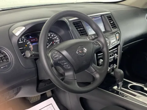 More photos of 2020 Nissan Pathfinder S at ALM Mazda South, GA