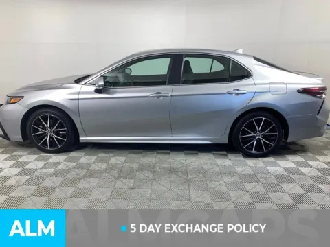 More photos of 2023 Toyota Camry SE at ALM Mazda South, GA