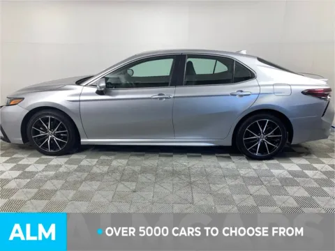More photos of 2023 Toyota Camry SE at ALM Mazda South, GA