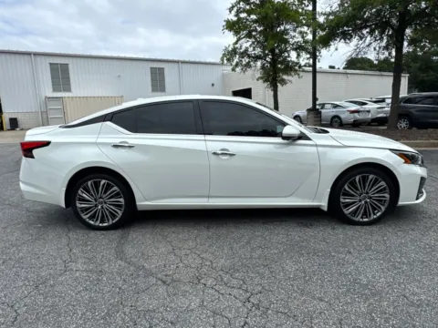 More photos of 2023 Nissan Altima 2.5 SL at ALM Mazda South, GA