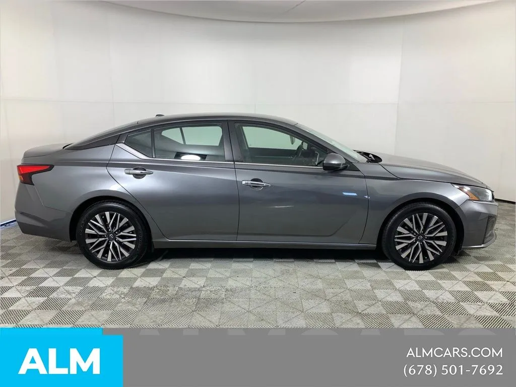 2023 Nissan Altima SV - Photo 14