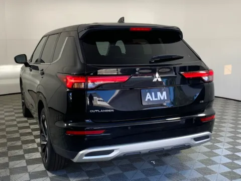 More photos of 2024 Mitsubishi Outlander SE at ALM Mazda South, GA