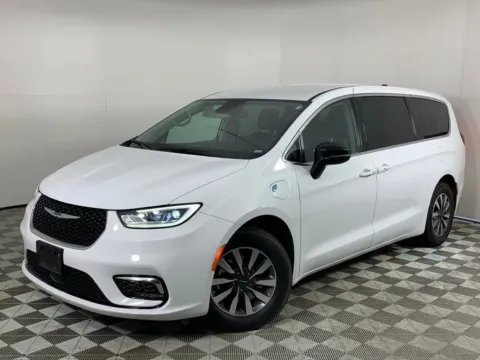 White 2024 Chrysler Pacifica Hybrid Select for sale in Morrow, GA