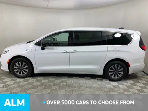 More photos of 2024 Chrysler Pacifica Hybrid Select at ALM Mazda South, GA