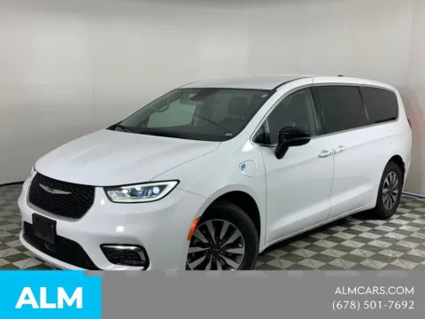 More photos of 2024 Chrysler Pacifica Hybrid Select at ALM Mazda South, GA