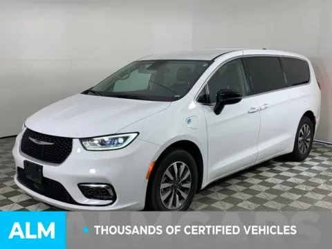 More photos of 2024 Chrysler Pacifica Hybrid Select at ALM Mazda South, GA