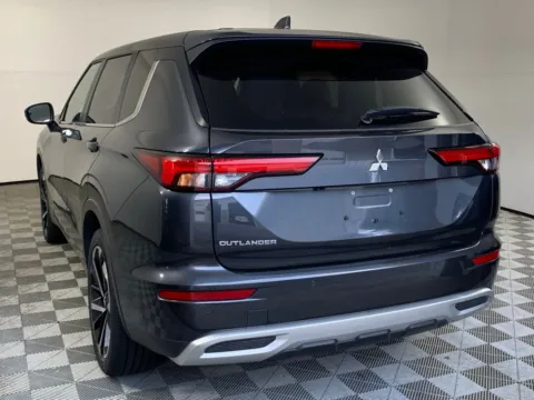 More photos of 2024 Mitsubishi Outlander SE at ALM Mazda South, GA