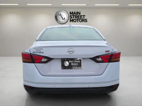 More photos of 2024 Nissan Altima 2.5 SR Sedan 4D at Main Street Motors, IN