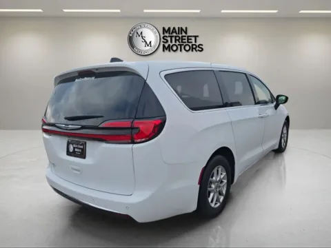More photos of 2024 Chrysler Pacifica Touring L Van 4D at Main Street Motors, IN