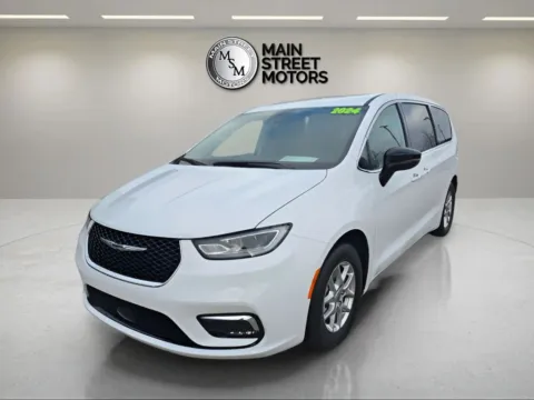 White 2024 Chrysler Pacifica Touring L Van 4D for sale in Portage, IN