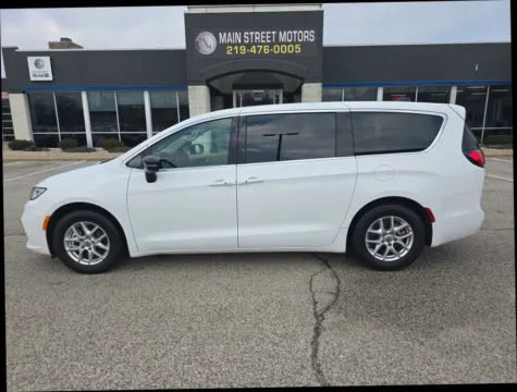 White 2024 Chrysler Pacifica Touring L Van 4D for sale in Portage, IN
