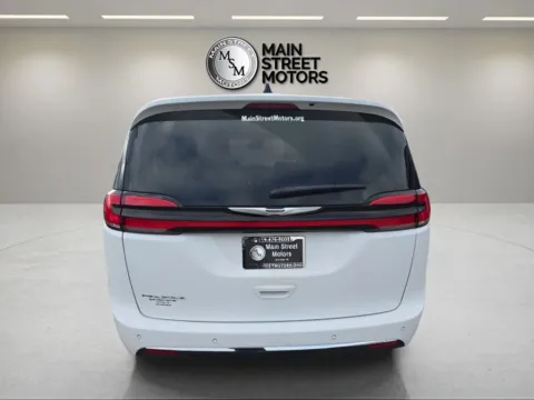More photos of 2024 Chrysler Pacifica Touring L Van 4D at Main Street Motors, IN