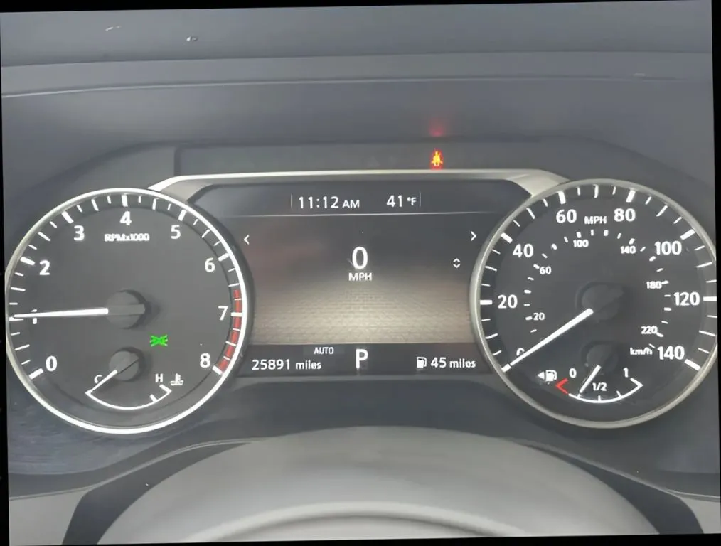 2023 Nissan Pathfinder thumbnail 10