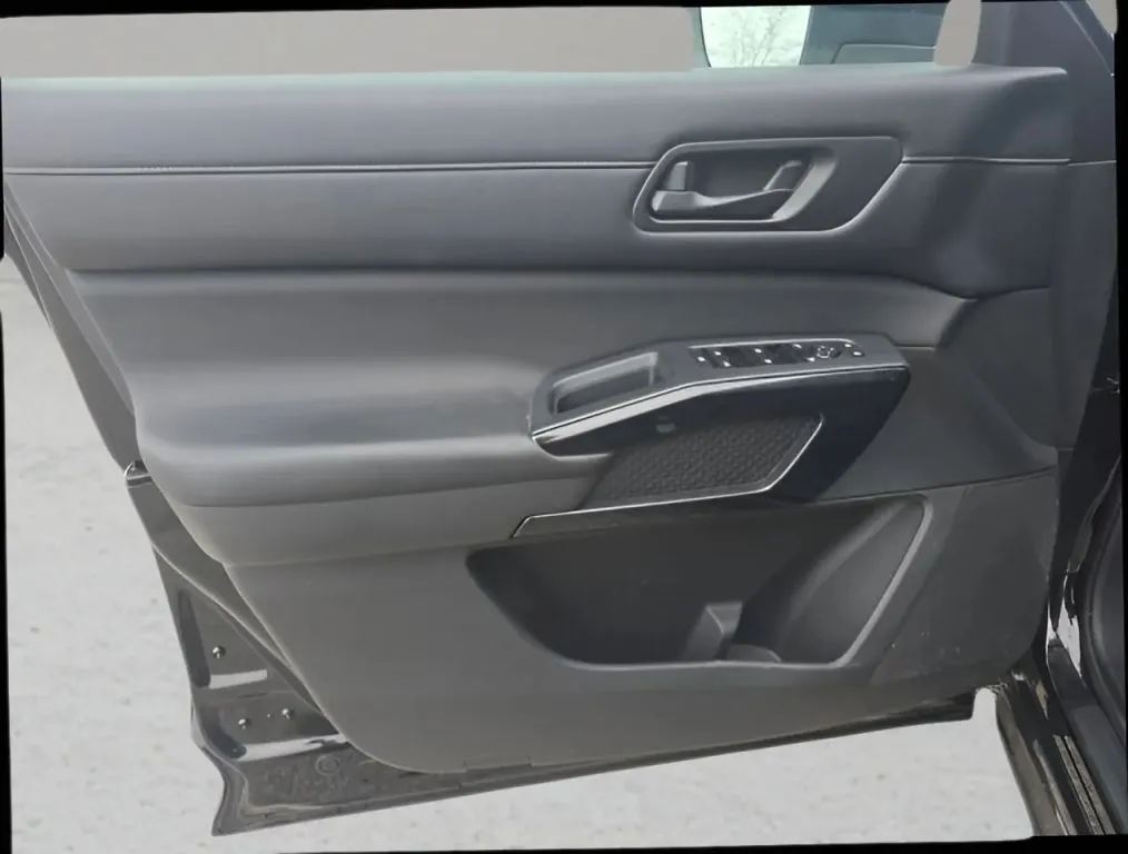 2023 Nissan Pathfinder thumbnail 21