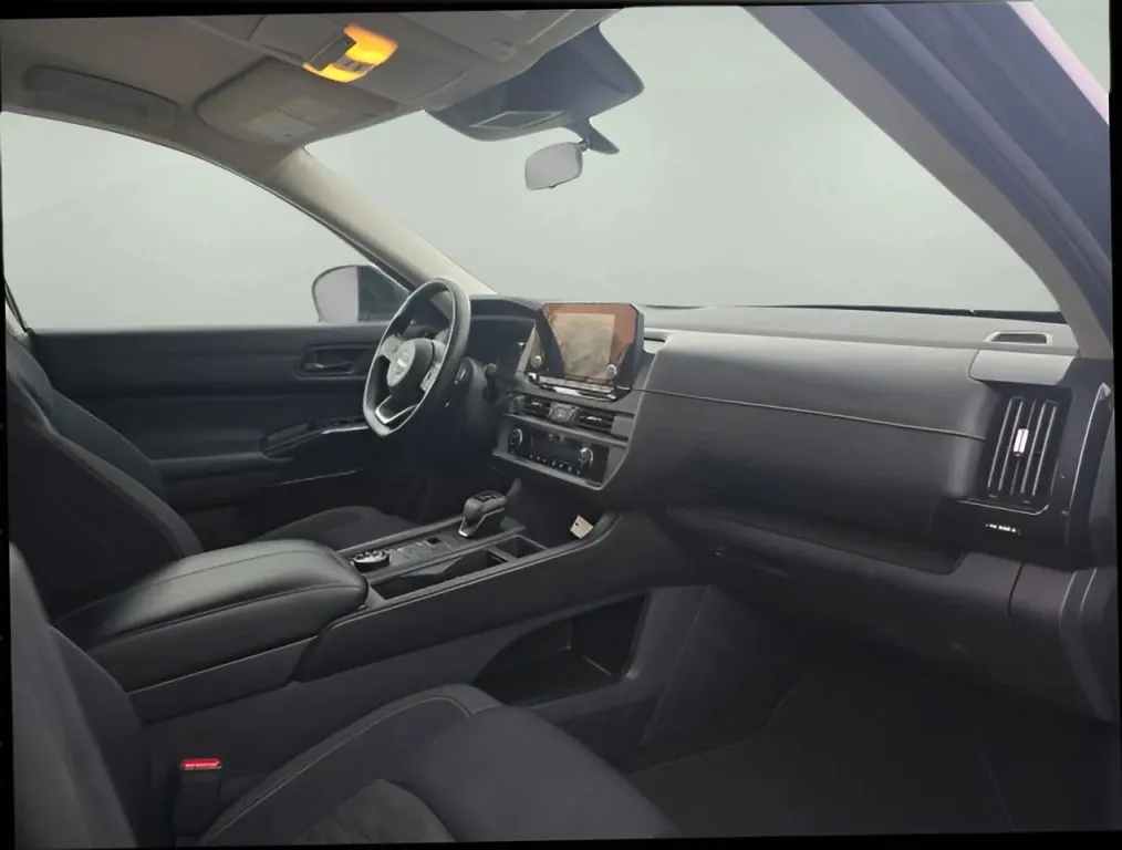 2023 Nissan Pathfinder thumbnail 17