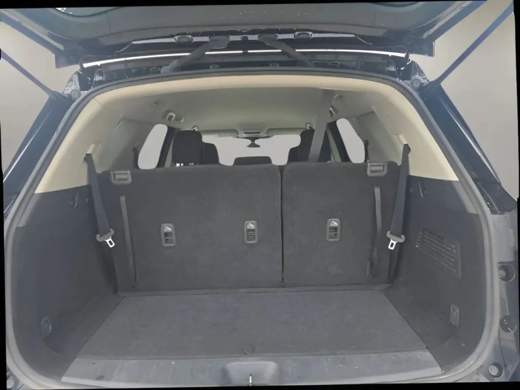 2023 Nissan Pathfinder thumbnail 16