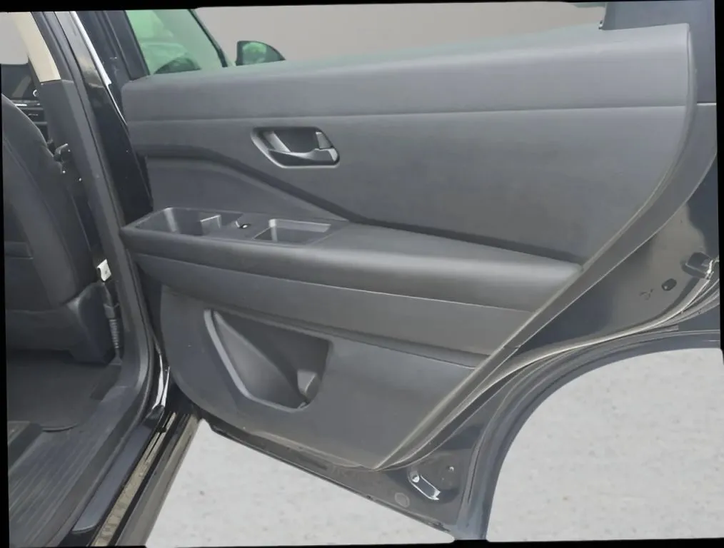 2023 Nissan Pathfinder thumbnail 24