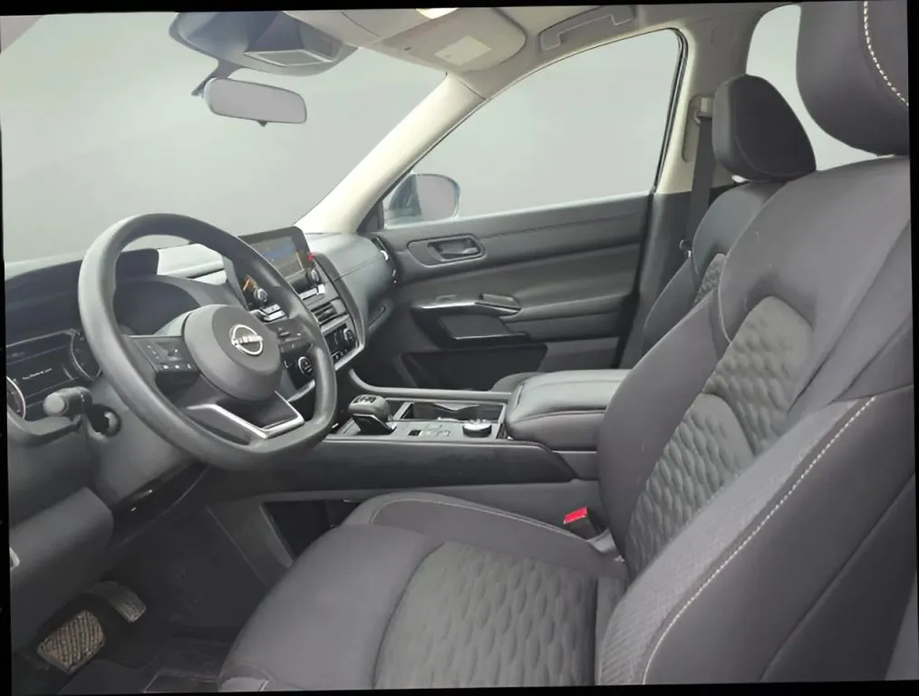 2023 Nissan Pathfinder thumbnail 5
