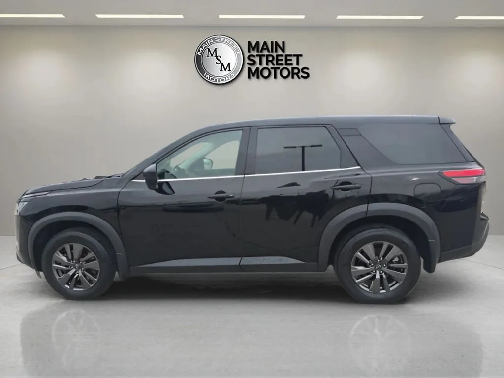 2023 Nissan Pathfinder thumbnail 11