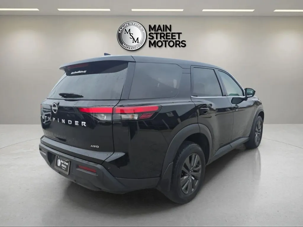 2023 Nissan Pathfinder thumbnail 12