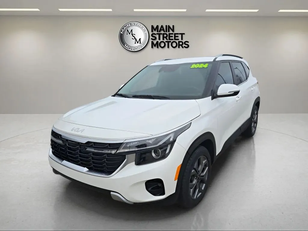 White 2024 Kia Seltos S Sport Utility 4D for sale in Portage, IN