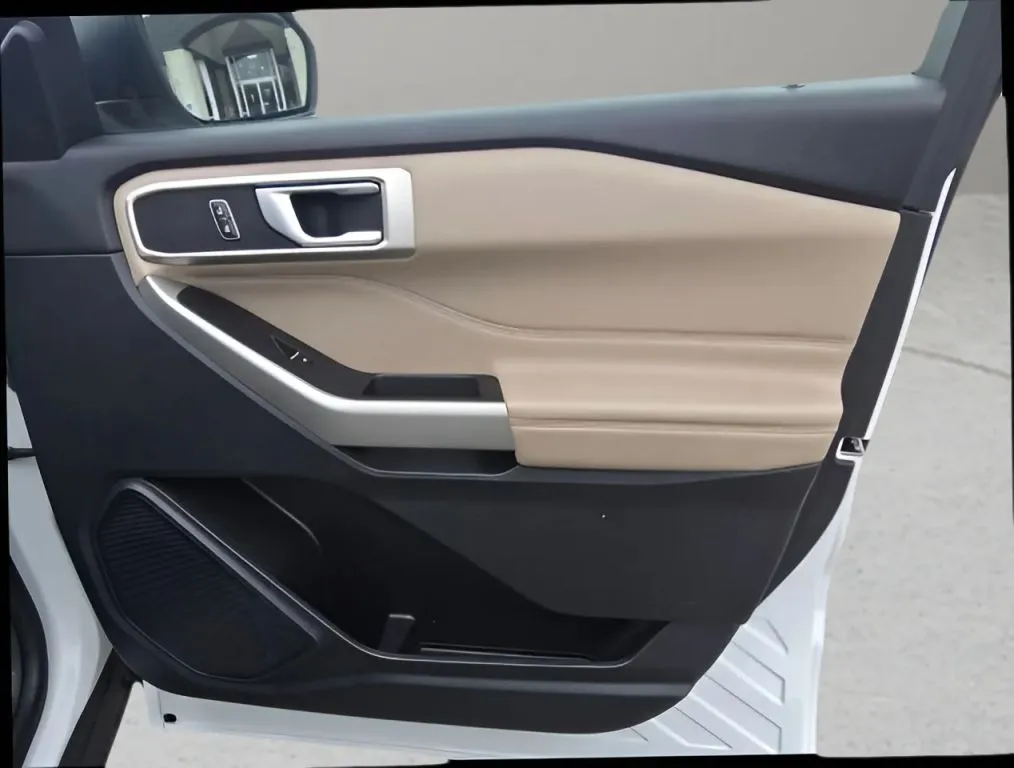 2023 Ford Explorer thumbnail 9