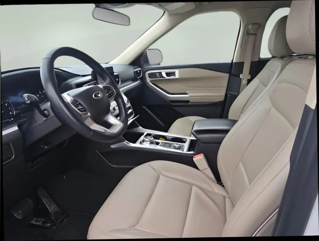 2023 Ford Explorer thumbnail 5
