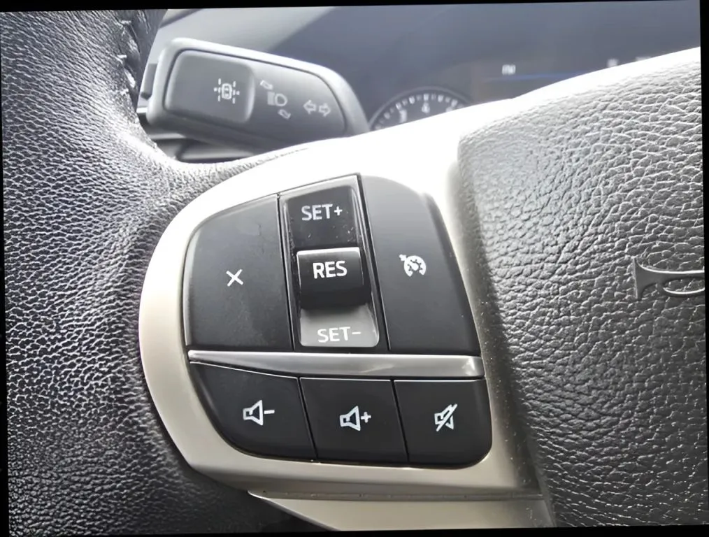 2023 Ford Explorer thumbnail 29