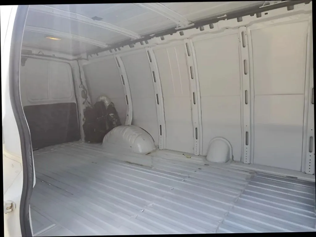 2013 Chevrolet Express 3500 Cargo thumbnail 15