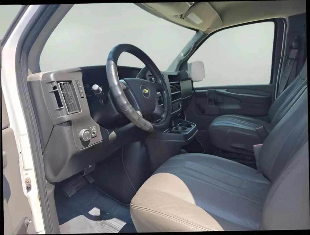 2013 Chevrolet Express 3500 Cargo thumbnail 14