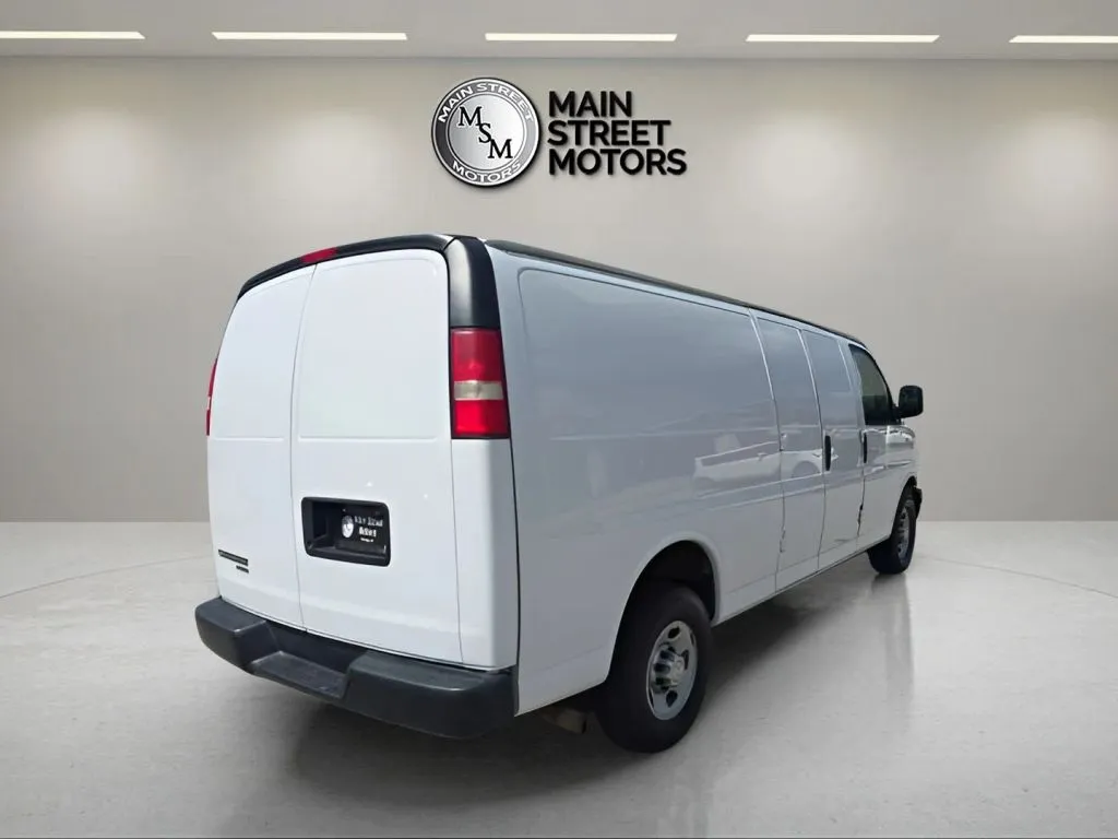 2013 Chevrolet Express 3500 Cargo thumbnail 8